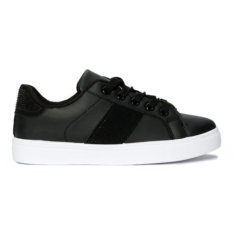 Baskets noires sur la plateforme le noir