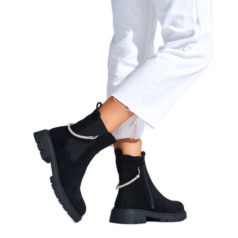 Bottines femme noires avec chaîne décorative le noir