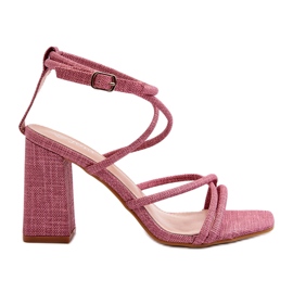 Sandales féminines sur le post Pink Stripes rose