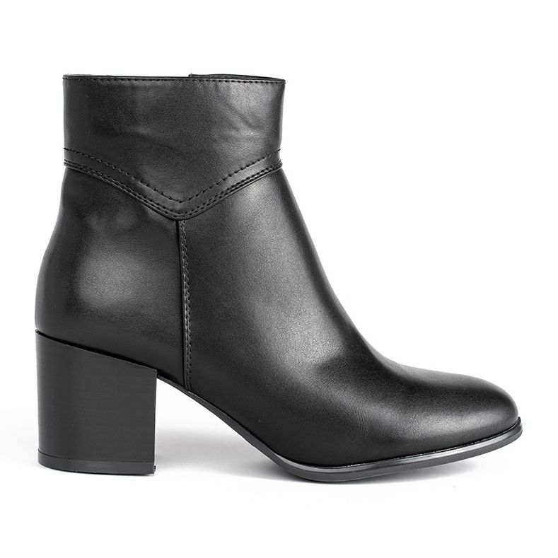 Bottines noires sur le post Sergio Leone le noir