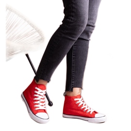 Baskets montantes rouges à lacets par Bonifakima