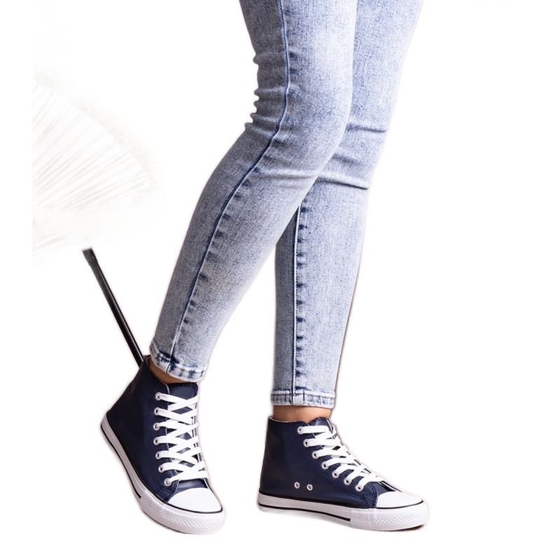 Baskets montantes bleu marine en cuir écologique par Boniface