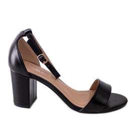 Sandales noires à talons hauts d'Asgha