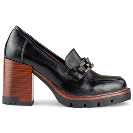 Mocassins noirs avec talon plus épais et chaussures basses