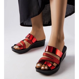 Escarpins élégants à talons hauts en cuir verni le noir Escarpins élégants à talons hauts en cuir verni le noir