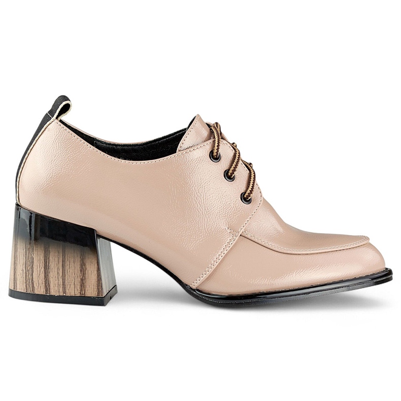 Bottines beige laquées sur talon rouge, chaussures femme élégantes Bottines beige laquées sur talon rouge, chaussures femme élégantes