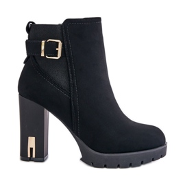 Bottes Pour Femmes Avec Une Boucle Dorée Sur Un Talon Haut, Isolées Noires Erilanes