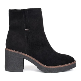 Bottines noires en daim le noir