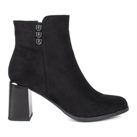 Bottines noires en daim le noir