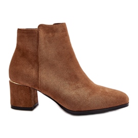 Bottines à talons hauts en daim écologique fermées par une fermeture éclair Sairis camel brun