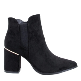 Croix Bottines noires à talons et bout en amande le noir
