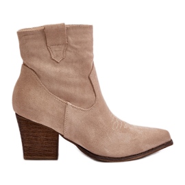 Bottes de cowboy beige clair en daim écologique sur talon haut Belorinae