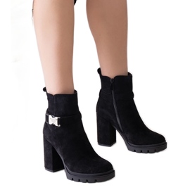 Bottines noires à talons ornées d'une boucle Torhia