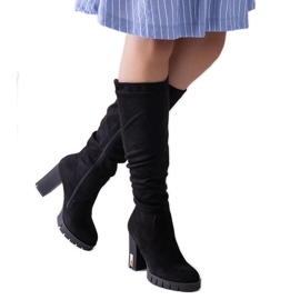 Bottines à talons hauts Ashiva isolées noires le noir