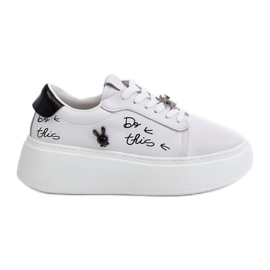 Baskets en cuir pour femmes sur la plateforme avec épingles et inscription Vinceza 89102 blanc