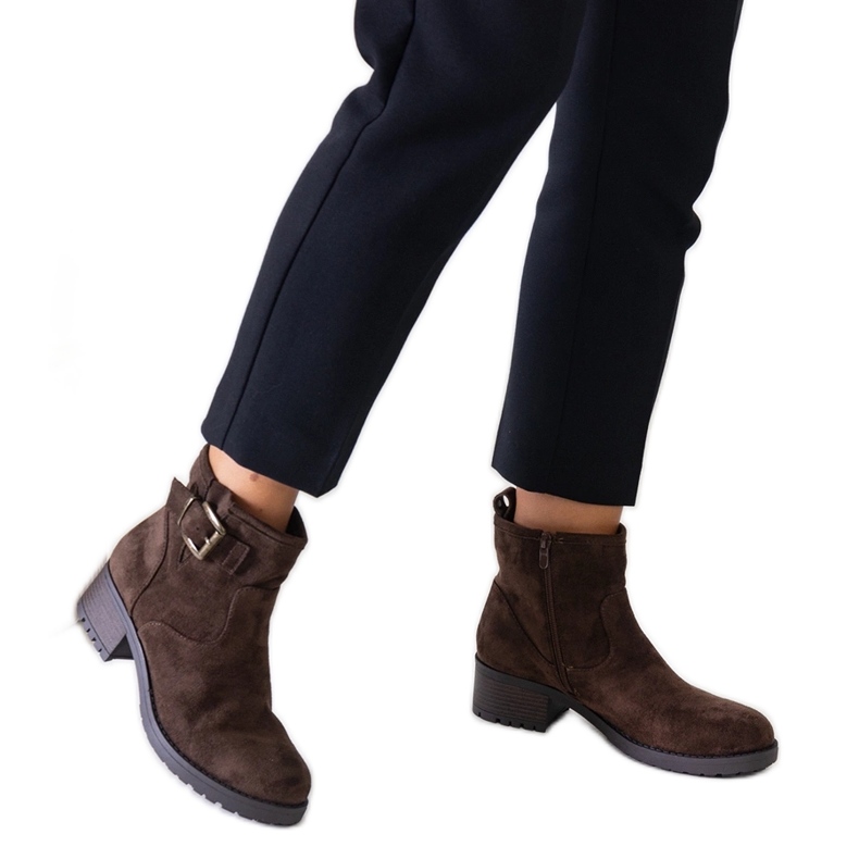 Bottines marron avec empiècement en métal sur talon bas, éco-daim Nadiara brun