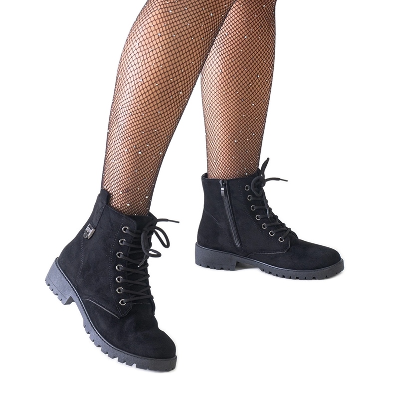 Bottines workwear en éco-daim noir sur la plateforme Madana le noir