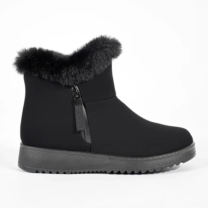 Bottes femme isolées confortables noires avec fourrure le noir