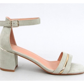 Sandales vertes à talons bas