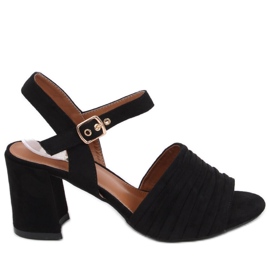 Sandales à talons noires le noir