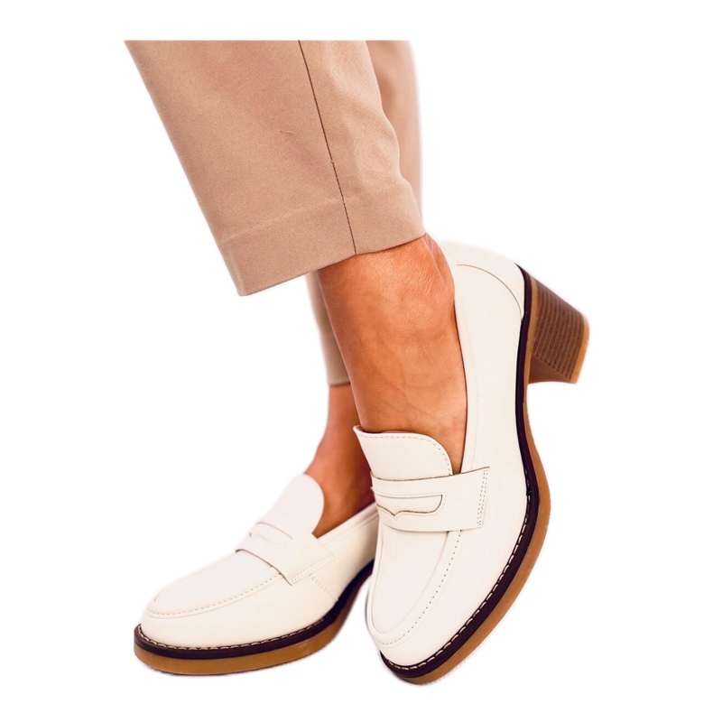 Mocassins à talons beiges