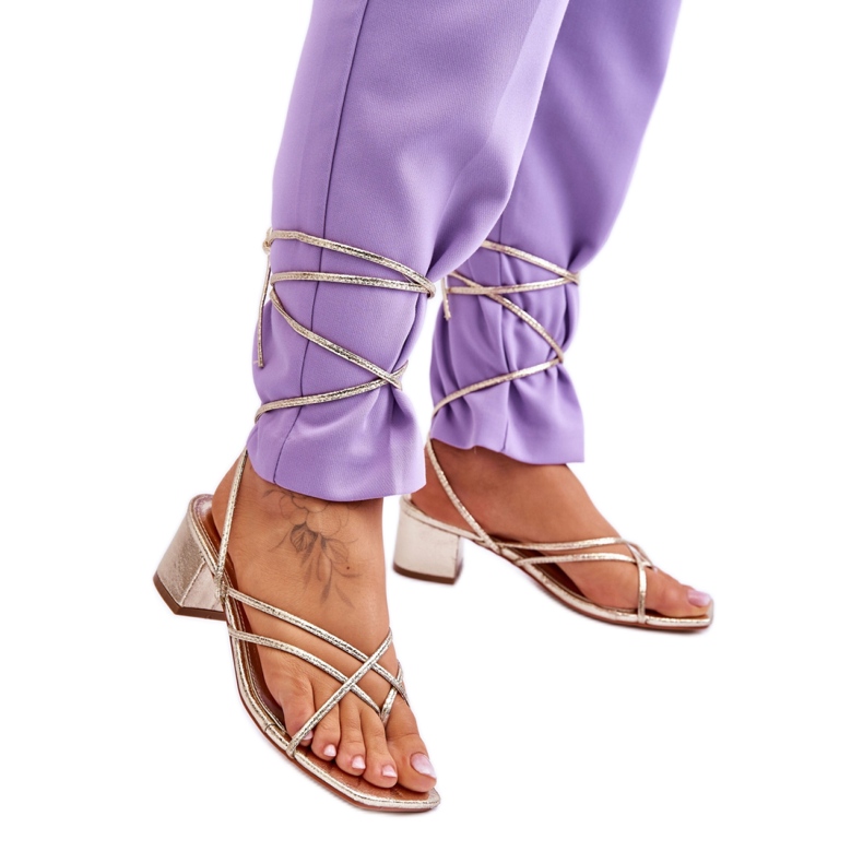 Step in style Modèle Secret Love LOLA5023 Sandales à lacets dorées - Entrez avec style jaune
