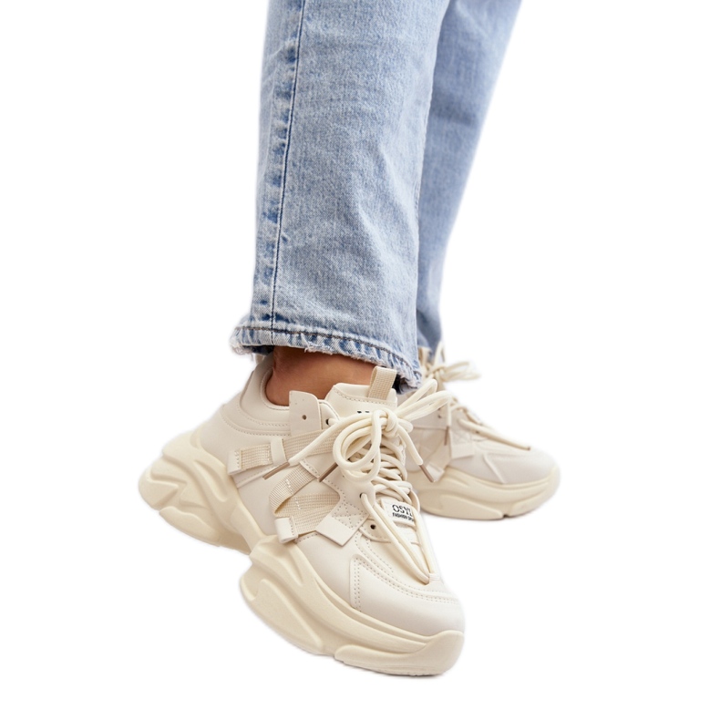 Chaussures de sport beiges à semelle massive