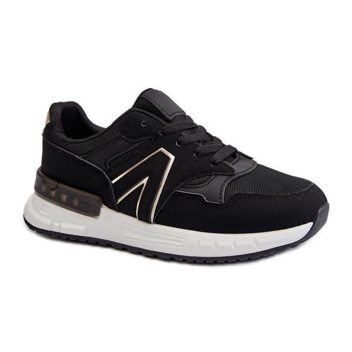 Chaussures de sport sur une délicate plateforme noire le noir