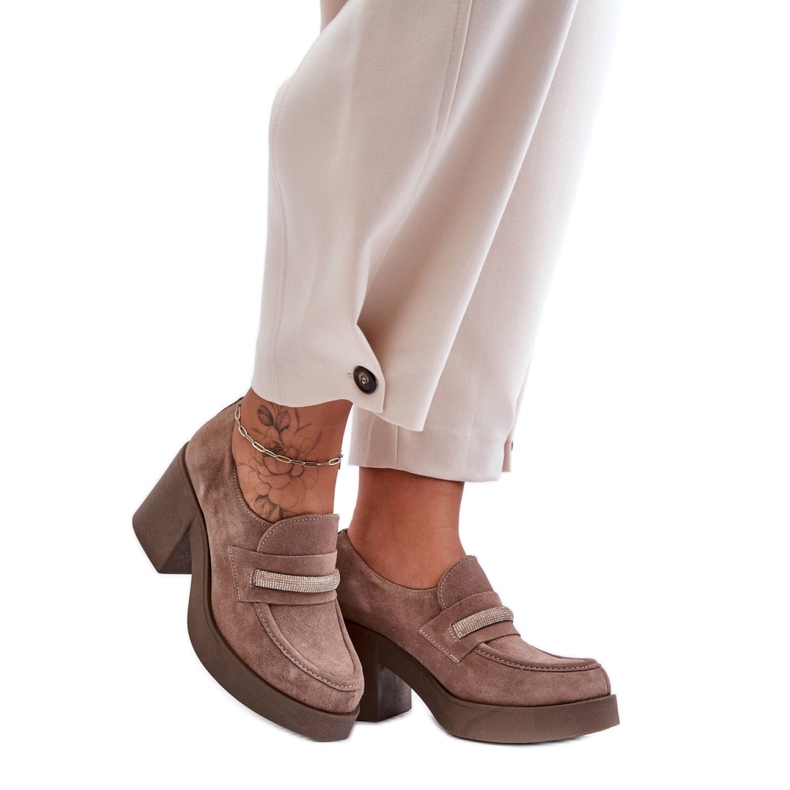 Chaussures à talons pour femmes avec décoration en daim beige