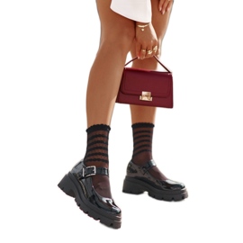 Chaussures vernies pour femme avec boucle Lakier Noir