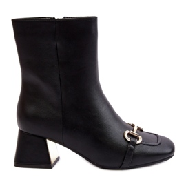 Bottines à talons hauts avec décoration noire