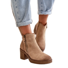 Bottines femme isolées beiges