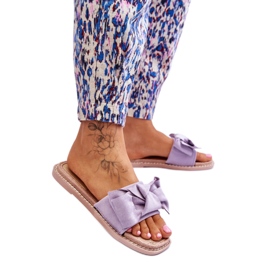 Claquettes en daim avec nœud violet
