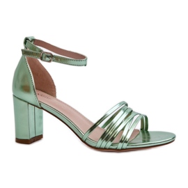 Sandales à talons hauts et lanières vertes Sandales à talons hauts et lanières vertes