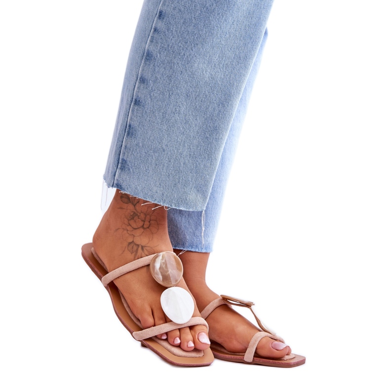 Chaussons en daim avec décorations beiges