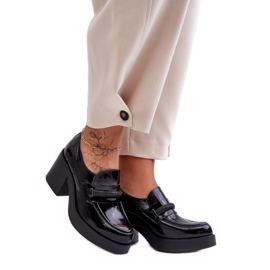 Chaussures à talons hauts avec décoration noire