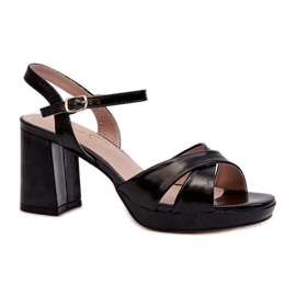 Élégantes sandales noires à talons hauts