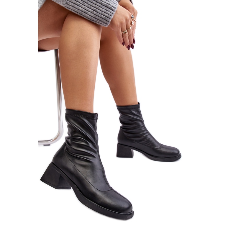 Step in style Bottes Modèle Aphroteia 23BT35-6449 Cuir Noir - Entrez avec style le noir