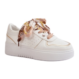 Baskets pour femmes avec cuir écologique et décoration blanc