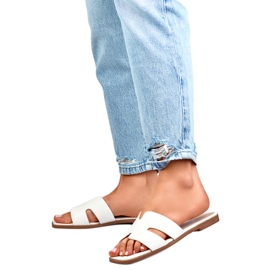 Sandale Tongs Modèle MTBL06W Blanc