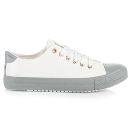 Seastar Baskets attachées sur une plate-forme colorée blanc