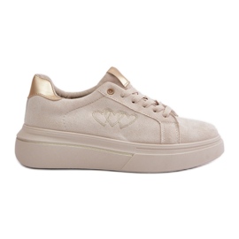 Baskets pour femmes sur la plate-forme avec coeurs beige