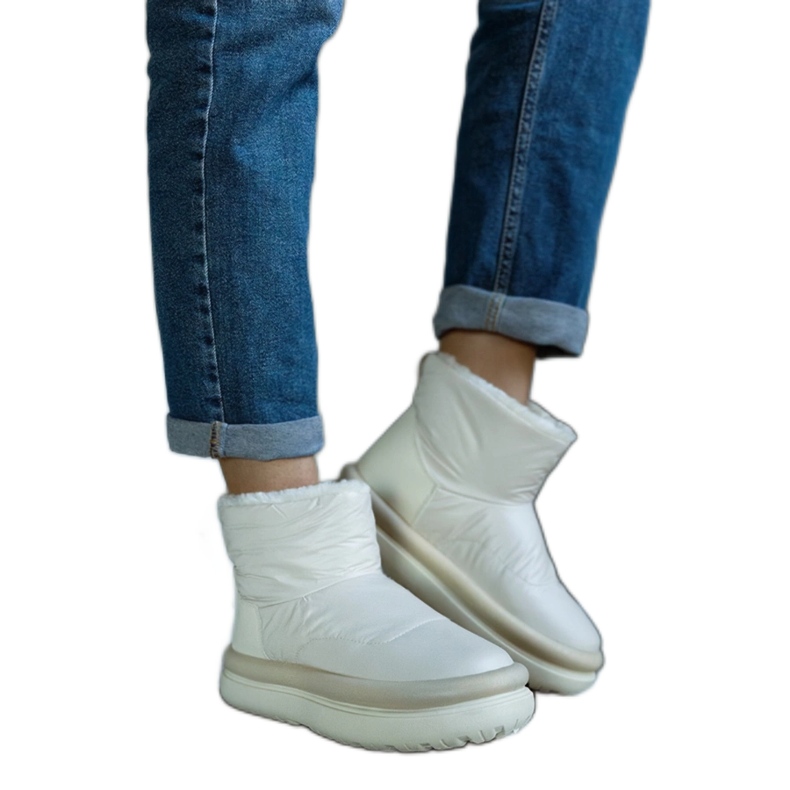 Bottes de neige chaudes beiges sur la plateforme Cores Bottes de neige chaudes beiges sur la plateforme Cores