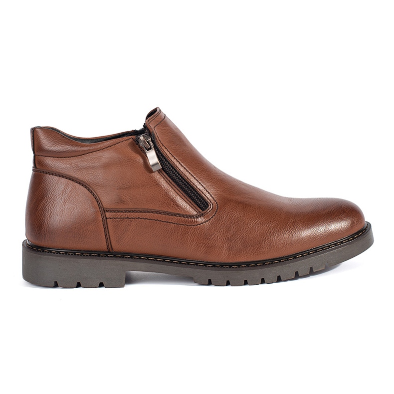 Bottes d'hiver marron pour hommes, isolées brun Bottes d'hiver marron pour hommes, isolées brun