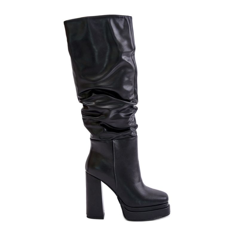 Bottes à enfiler isolées Beridra noires sur un talon haut et une plateforme avec fronces le noir