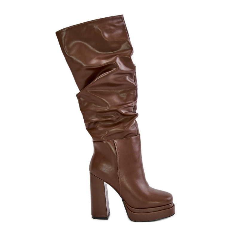 Bottes à enfiler isolées Beridra marron sur talon haut et plateforme avec fronces brun Bottes à enfiler isolées Beridra marron sur talon haut et plateforme avec fronces brun