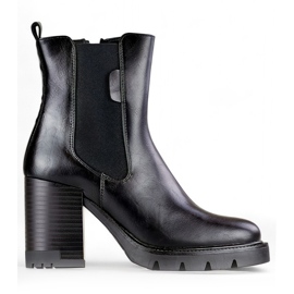 Bottines femme isolées noires en éco-cuir