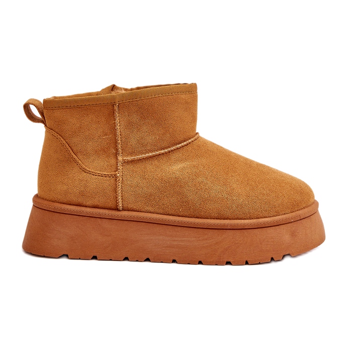 News Bottes de neige des femmes basses sur la plate-forme isolées avec une fourrure de chameau brun