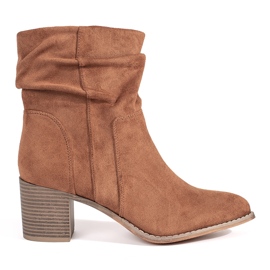 Bottines en daim marron avec tige à volants brun