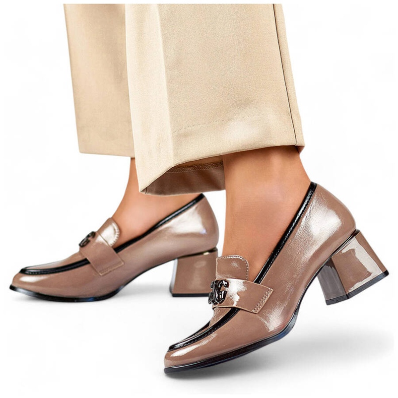 Chaussures à talons bas vernies beiges, escarpins à talons hauts pour femmes
